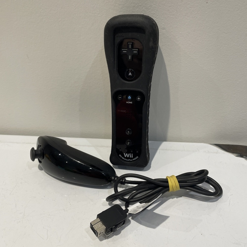 Nintendo Wii RVL-036 Motion Plus Black Remote Controller w\ OEM Nunchuck +Sleeve